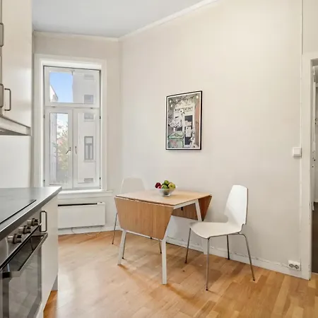 Private In A Shared In Apartman Oslo